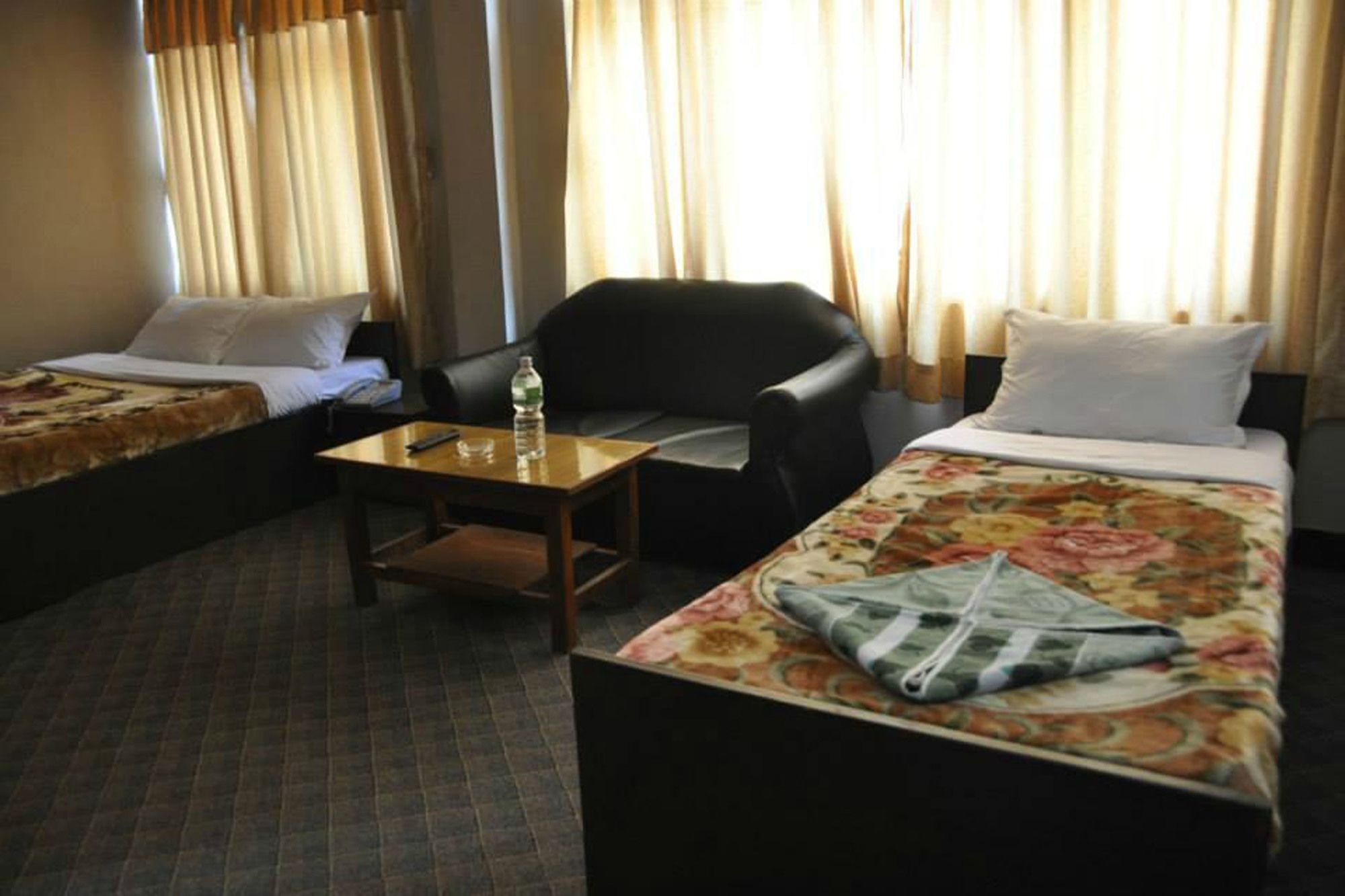 Hotel Aagaman Kathmandu Buitenkant foto