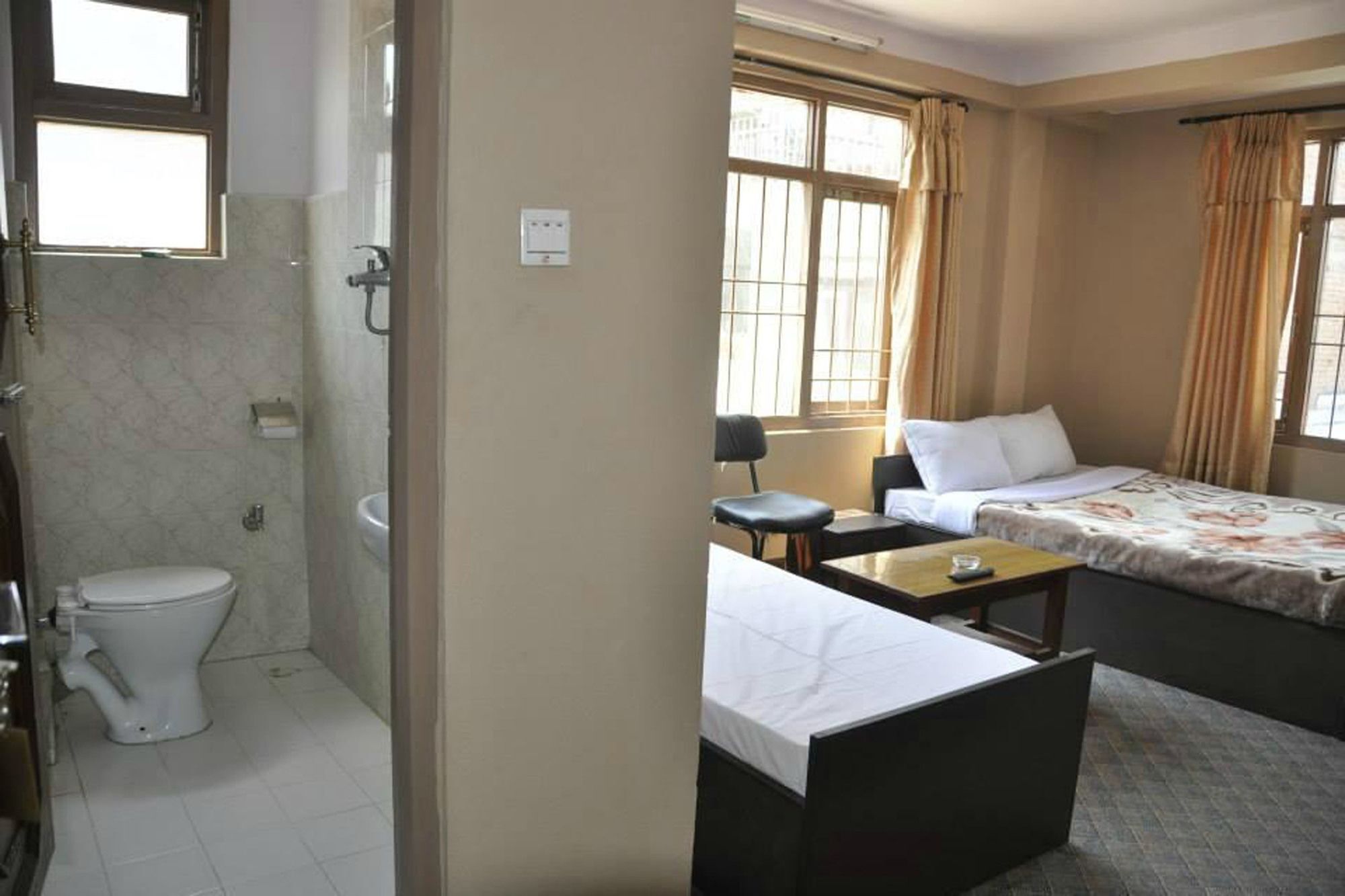 Hotel Aagaman Kathmandu Buitenkant foto
